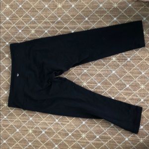 Lulu lemon black cropped leggings size 8 (fits S/M